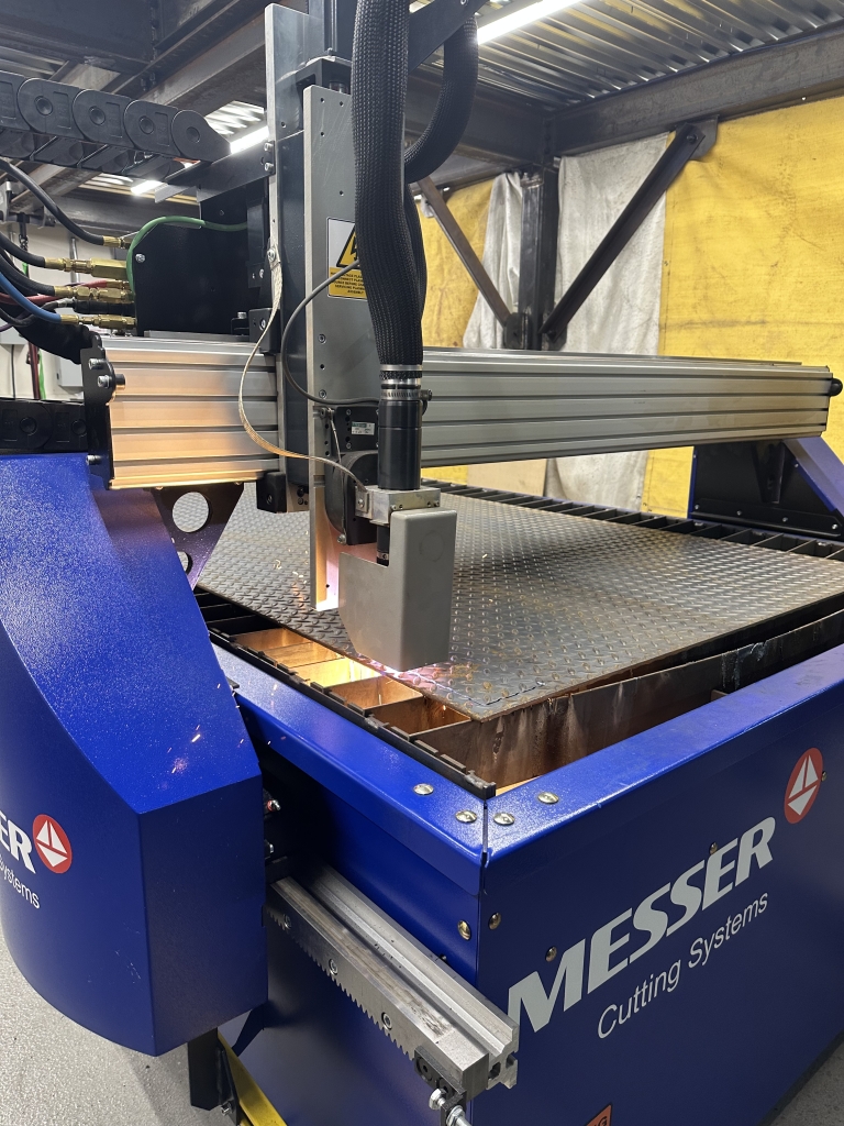 metal plasma hd cutter cutting sheet metal piece