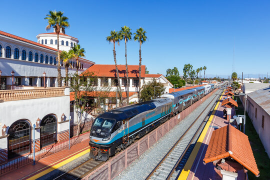 train going through santa ana station